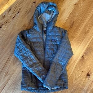 Womans Patagonia nano puff jacket